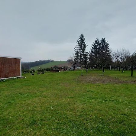 Dum Nedaleko Resovskych Vodopadu Villa Tvrdkov Bagian luar foto